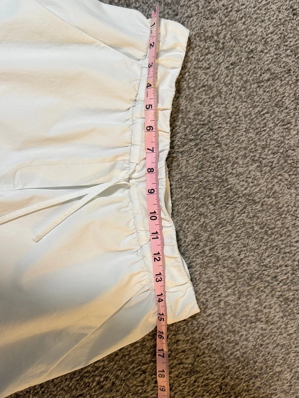 Lululemon Women's Drawstring Shorts - white, size medium